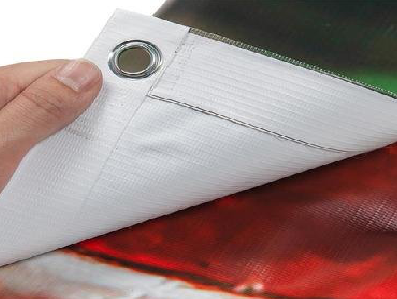 鹿寨喷绘和刀刮布的工艺区别。