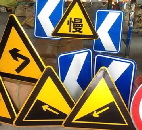 鹿寨标识标牌中颜色的确定是很重要的。